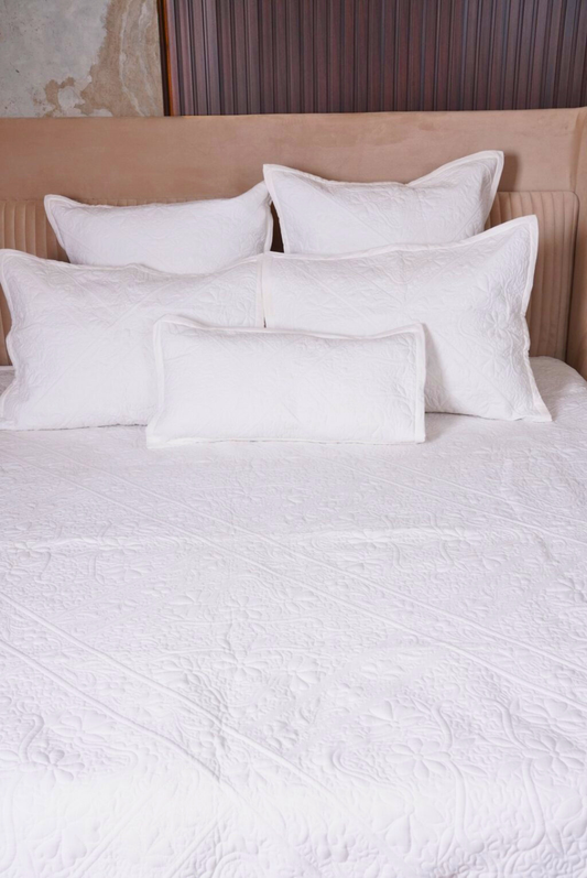 Ivory Whisper Quilt Set